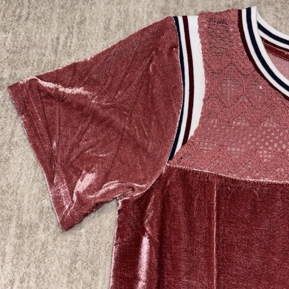Small POL dusty pink velvet top crochet lace neck sporty flare long - Picture 3 of 5